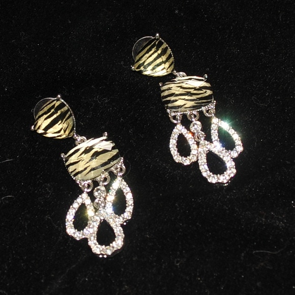 Zebra Print CZ Earrings 8001 - Picture 4 of 4